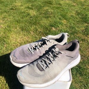 Hoka One One Hupana 2EG Men’s Gray with Dark Gray Accents Sneakers Size 12.5